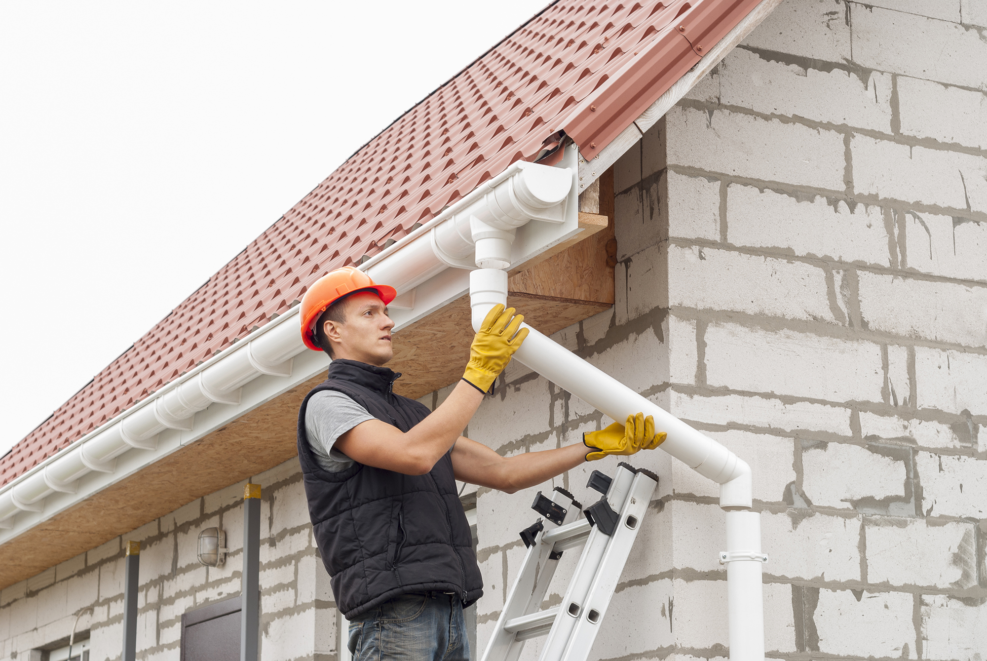 Replace vs Repair:  When Is It Time to Replace Roof Gutters